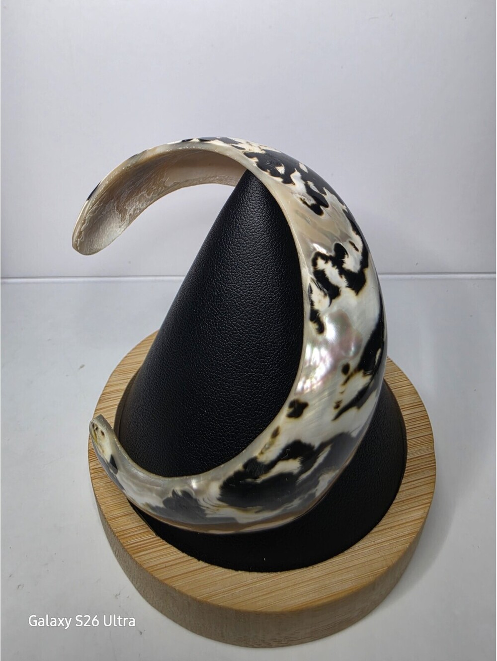 Vintage Natural Sea Shell Cuff Bracelet Hand Carved Black White Iridescent